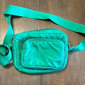 Vibrant Green Crossbody Bag with Adjustable Strap and Lightweight Design